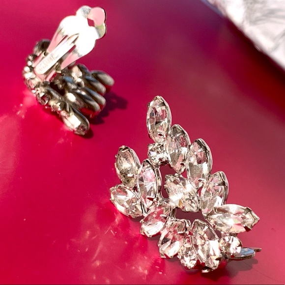 Vintage Kramer New York White Rhinestone Silver Tone Clip Earrings - Picture 3 of 12